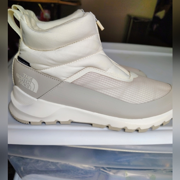 The North Face thermoball Insulated Pogressive Women's Zip Up Snow Boot 9. - Picture 5 of 16